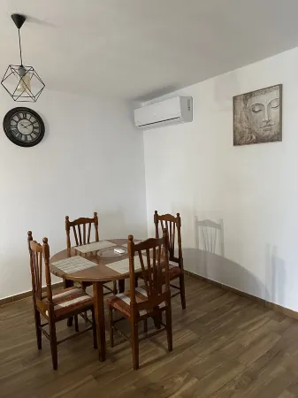 TRANQUIL LAKEHOUSE 3bedroom Villa in Zogaj Shkodër with breathtaking Lake views