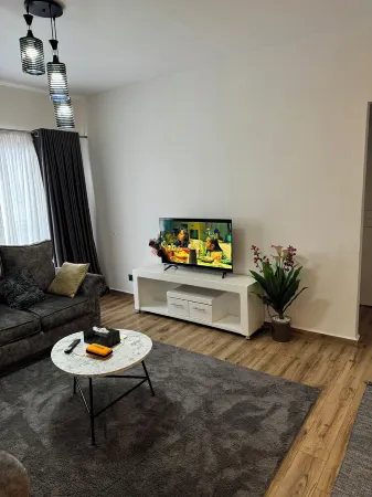 Family sized condo with pool and sports bar 30 min from the city