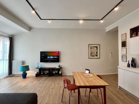 Apartment with large living and kitchen in the center of Brindisi with parking space