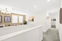 Airport/New/Clean/Large Space/King Bed/3 TVS