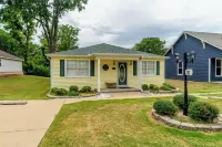 Goldfinch Guesthouse: Charming Family Home Near Lake & Downtown Claremore