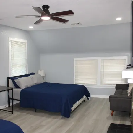 Spacious, Fully Remodel 4-bedroom house 2.5 bathroom in charming Carthage