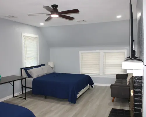 Spacious, Fully Remodel 4-bedroom house 2.5 bathroom in charming Carthage Hotels in Carthage