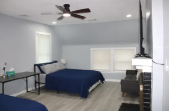 Spacious, Fully Remodel 4-bedroom house 2.5 bathroom in charming Carthage