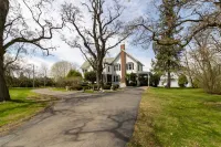 Charming Victorian 2BR Retreat with Porch & Dock – St. Lawrence Riverfront Hotels in Oswegatchie