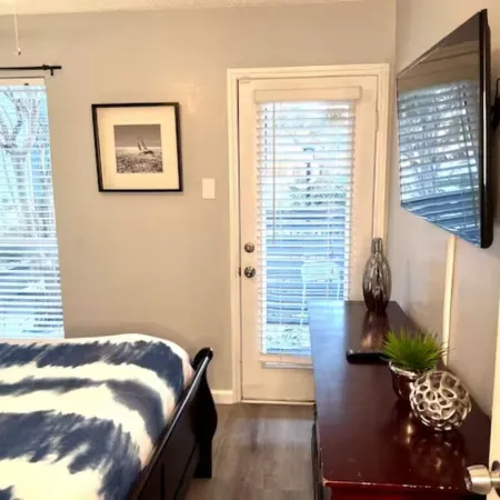 I20 – World Cup Stay - 18 Min to at&T - Sleeps 4 - Public Transit