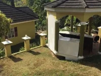 Tropical Treasure: 4 BR Oasis in the Hills of JA Hotels in Mandeville