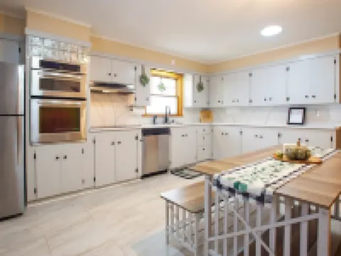 Charming 4-bedroom home with AC and WiFi close to downtown historic Honesdale 洪斯代爾酒店