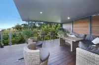 OCEAN SUNRISES-AVOCA  BEACH-Ocean & lake views, birdlife, 2 min drive to beach Hotels in Avoca Beach