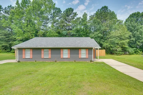 Atlanta Getaway with Private Yard 3 Mi to Airport