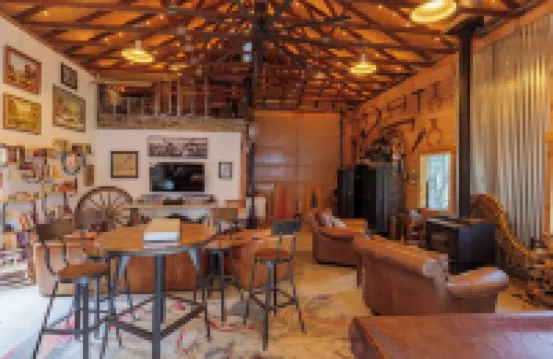 Julian Farmhouse/Fenced 2 acres with spa, right outside Julian. Pet Friendly!