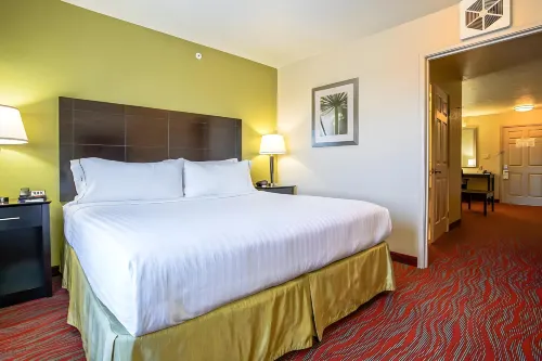 Holiday Inn Express & Suites Indianapolis North - Carmel Hotels in Whitestown