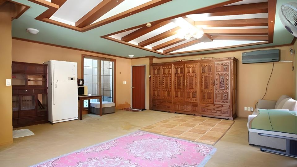 Baekmu Mountain Villa Red Clay Pension