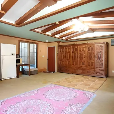 Baekmu Mountain Villa Red Clay Pension Hotels near Byeoksongsa