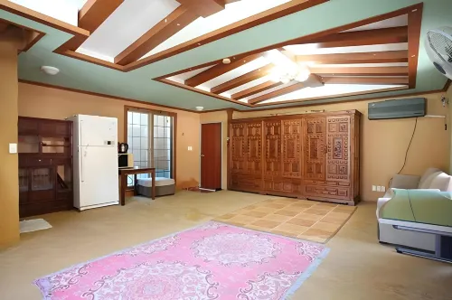 Baekmu Mountain Villa Red Clay Pension - 家庭旅館
