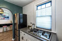 Charming, modern, 2nd floor home-away-from-home