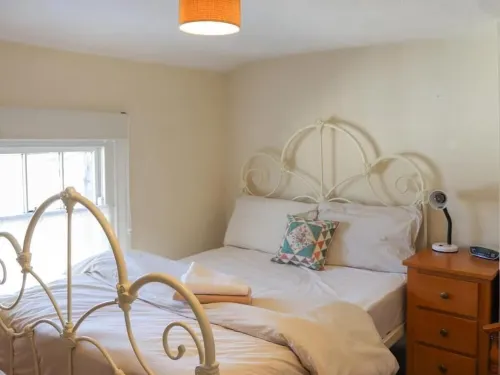 Georgian House to let in Newtown, Powys. Mid Wales.Accommodation for 4 persons.