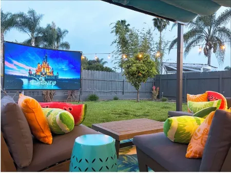 Moonlight Cinema - 15min to Beach