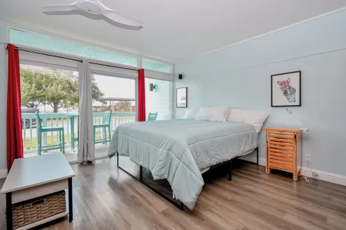 Tranquil condo 129 with AC in charming Cedar Key