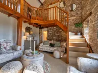 Cottage in Peak District with Scenic Views