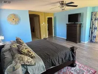 Spacious Beautiful Garden Hideaway w/Patio & Grill - 2-Star