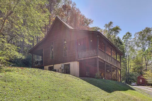 3 Mi to Snowshoe Resort: Cabin w/ Hot Tub - Wi-Fi