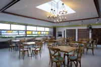 Sans Vibes Hotel Grand Omah Sastro Gejayan - parking