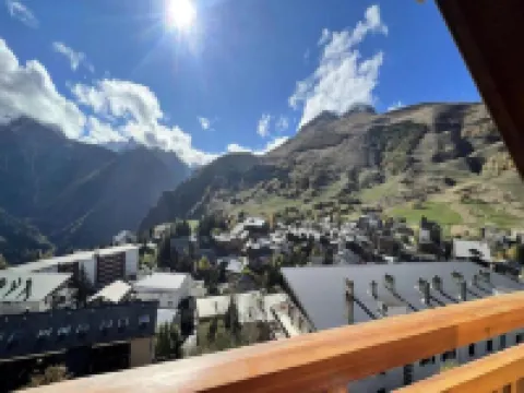 2 Rooms for 4 People