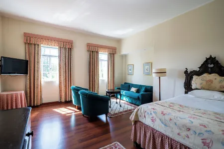 Hotel Urgeirica Отели в г. Santar