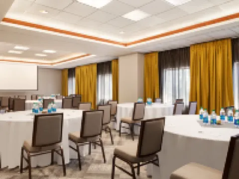 Hampton Inn & Suites Denver-Cherry Creek Hotels in Glendale