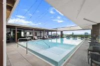 Cambria Hotel Orlando Near Universal Theme Parks - Pool