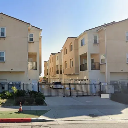 Disneyland Getaway Tri-level Gated Townhome