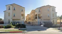 Disneyland Getaway Tri-level Gated Townhome