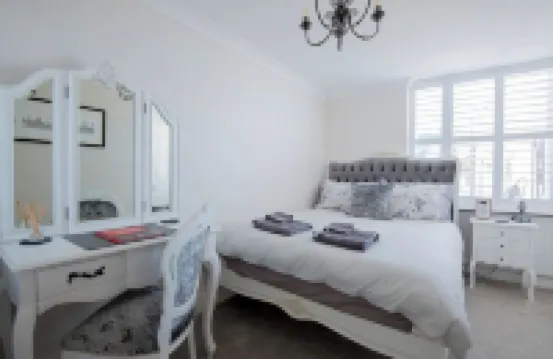 2 Bed Apt - Sea Views Seafront Location & Parking