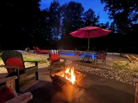 “Carriage House” Walking Distance Private 5 Acres.