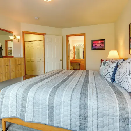 Resort-Style Klamath Falls Home, Golf Course View!