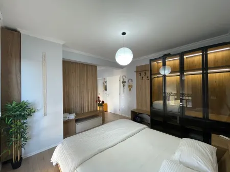 Boho Zentral Apartaments Отели рядом с достопримечательностью «Postbllok - Checkpoint Monument»