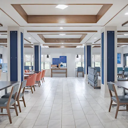 Holiday Inn Express & Suites PRATT by IHG