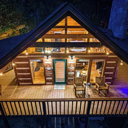 ROMANTIC Retreat! Mountain VIEWS! NEW Hot Tub! PET Friendly! Fireplace!