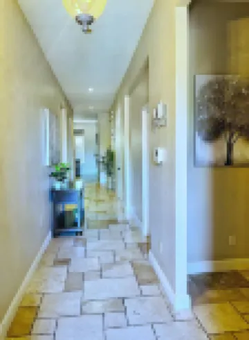 Spacious 4-bedroom house with pool and spa in north Fresno