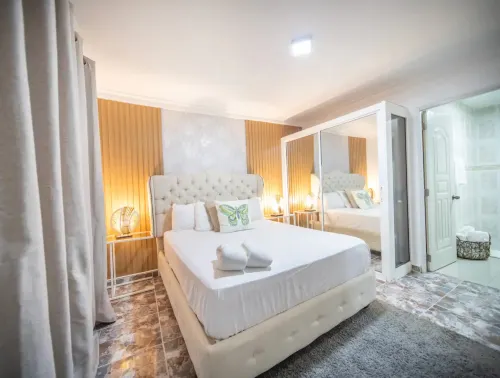 Stylish 1r-1b Apt Near the Beach and Main Street - Private Pools
