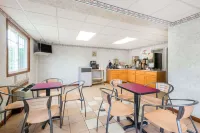 Super 8 by Wyndham Hancock MD Hotels in Berkeley Springs