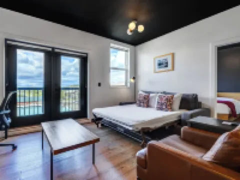 Raven Inn Whitehorse Hotels in Whitehorse