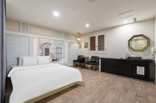 Palace Hotel Hotels near Aiins World