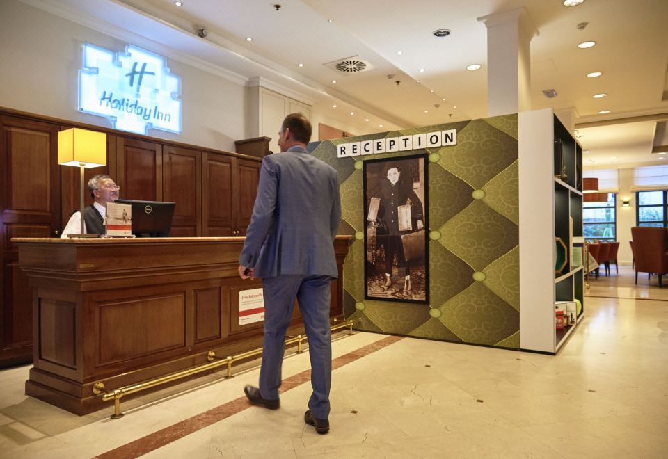 Holiday Inn Hotel Brussels-Schuman Over view