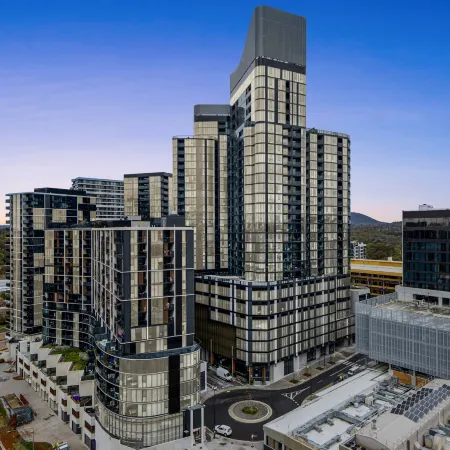 Refined 2-Bed With Luxurious Building Amenities