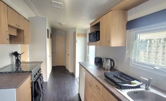 Stunning Holiday Home Beautiful Lakeside Views 15 Mins From Goodwood