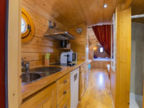 Roulotte Chez Manon en Luberon Hotels in Lagnes