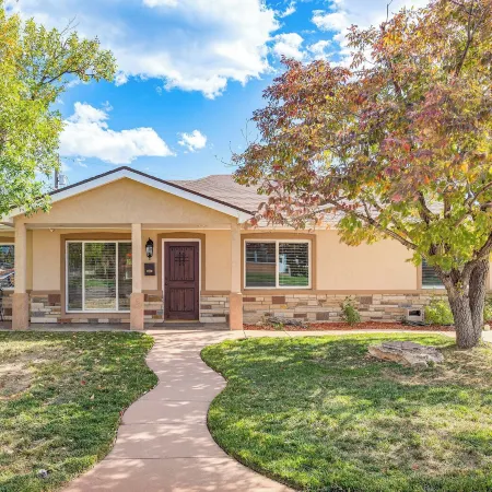 Suburban Home 9 Mi to Dtwn Denver: Outdoor Oasis!
