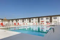 The Lux Hotel & Conference Center, Ascend Hotel Collection - Pools
